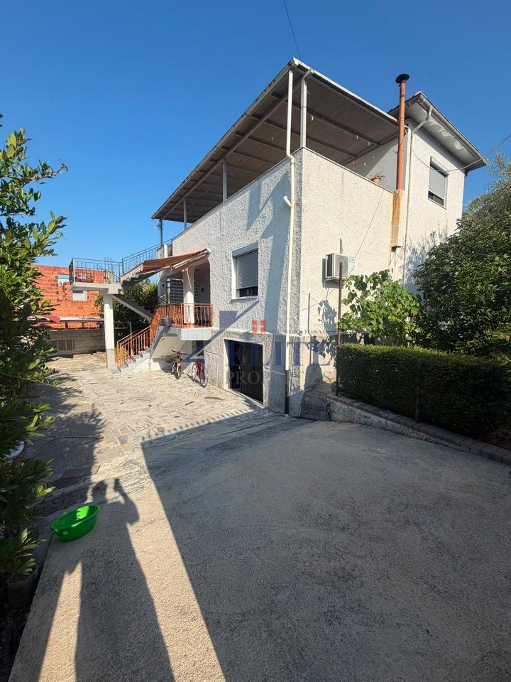 Babrru, apartament 1+1 me qira - Kati i 2-të i nje vile