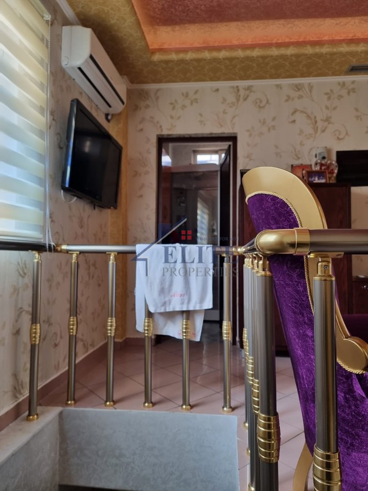 Ambjent biznesi me qera ose ne shitje ne rrugen "Mine Peza"