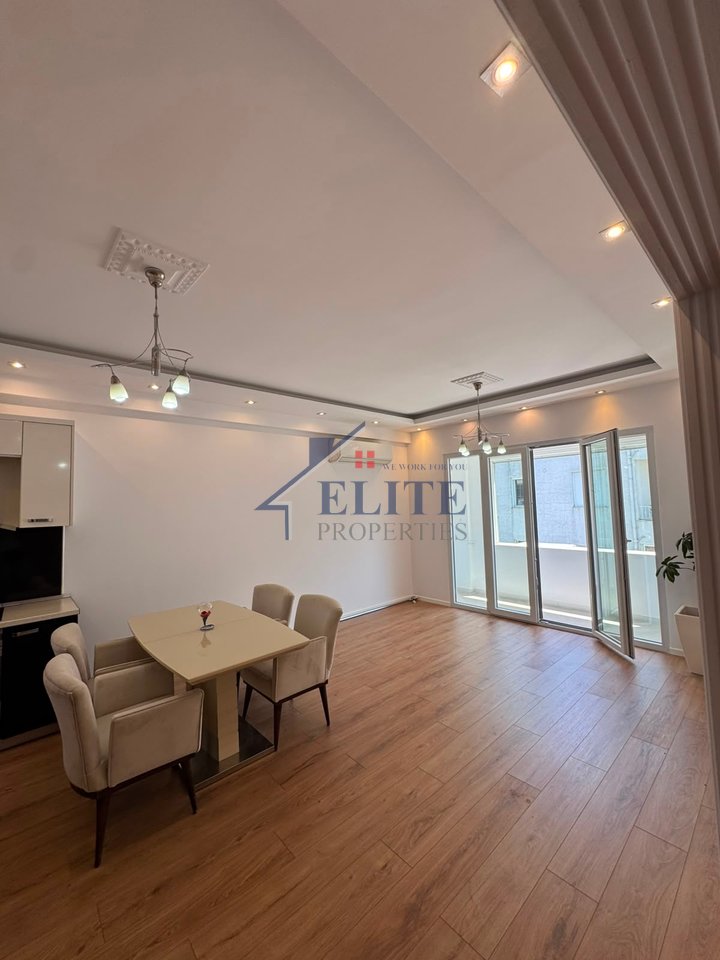 Kopshti Zoologjik, apartament 2+1+2 në shitje