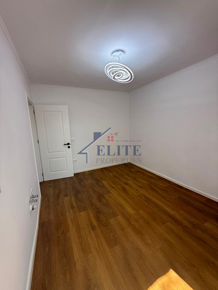 Xhamlliku, apartament 1+1 në shitje