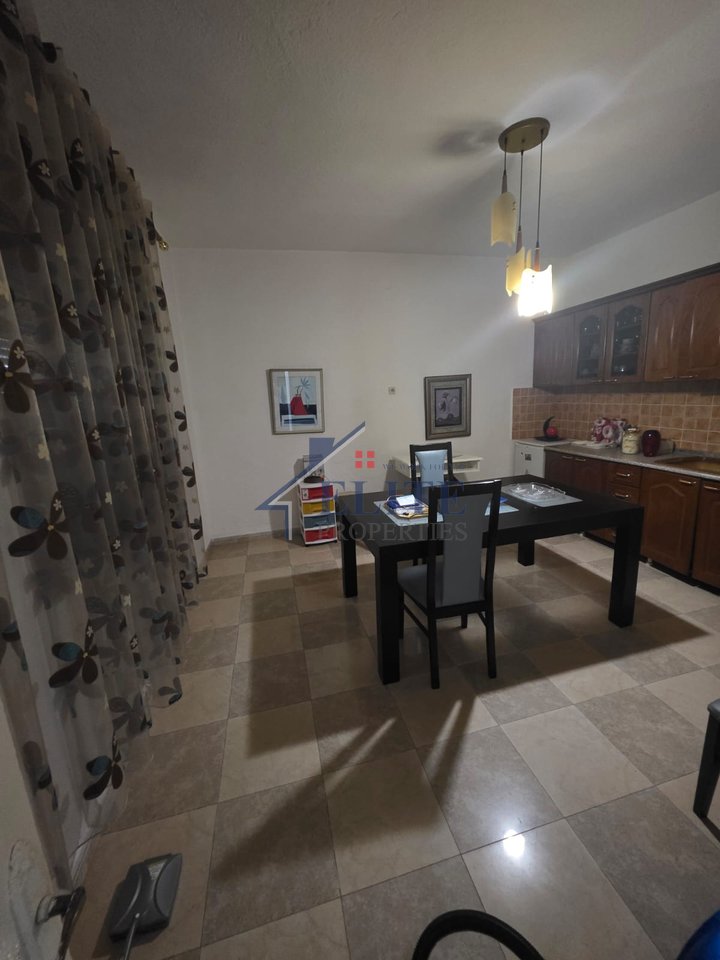 POGRADEC – SHITET SHTËPI PRIVATE 2-KATËSHE ME OBORR