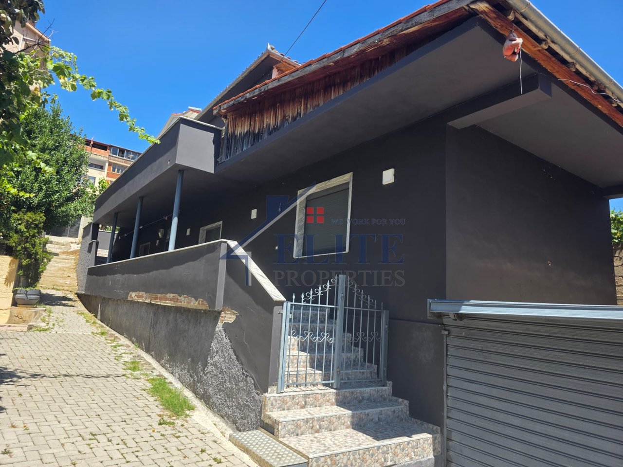 POGRADEC – SHITET SHTËPI PRIVATE 2-KATËSHE ME OBORR