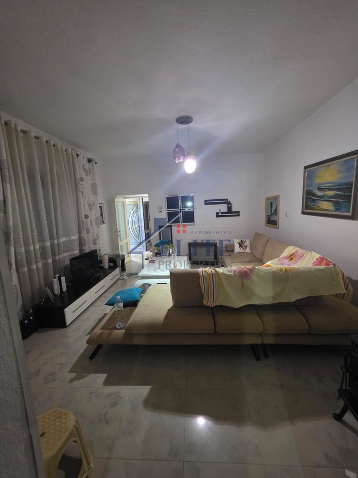 POGRADEC – SHITET SHTËPI PRIVATE 2-KATËSHE ME OBORR