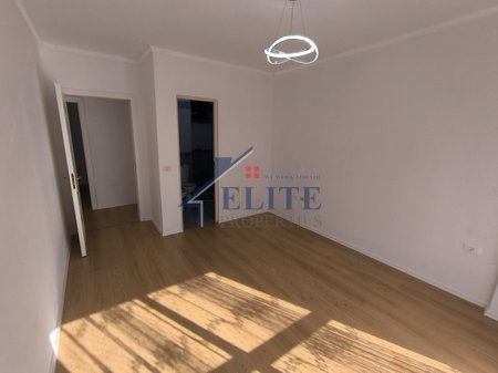 TEK RESTORANT FRESKU – shitet apartament 2+1