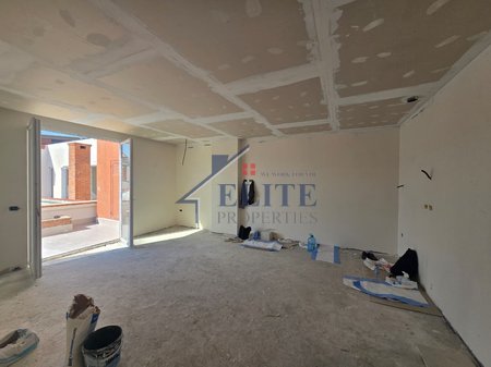 Yzberisht, apartament 2+1 në shitje – pranë Bar Unik