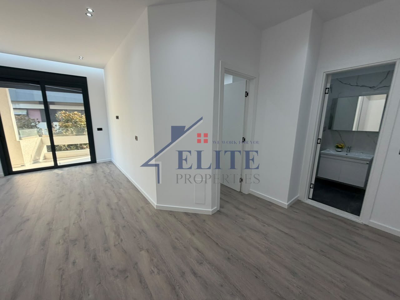 Vlorë, apartament 1+1 në shitje – Lungomare