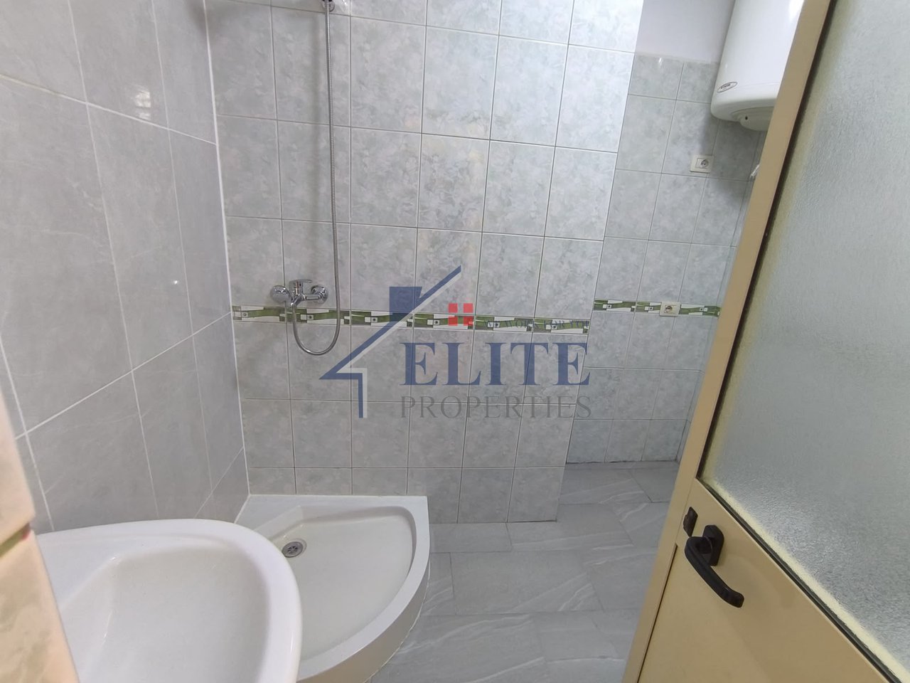 TEK RESTORANT FRESKU – shitet apartament 2+1