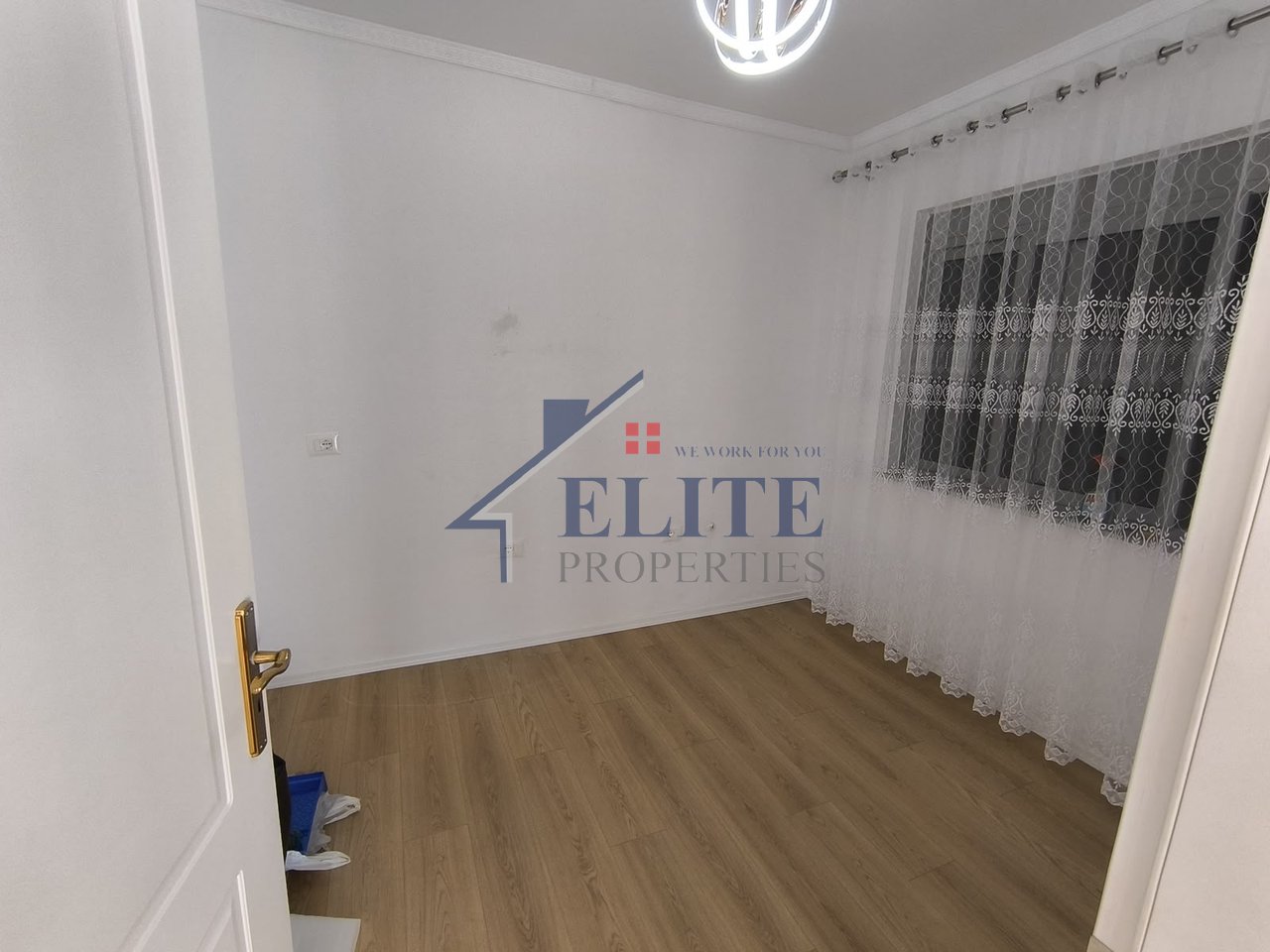 TEK RESTORANT FRESKU – shitet apartament 2+1