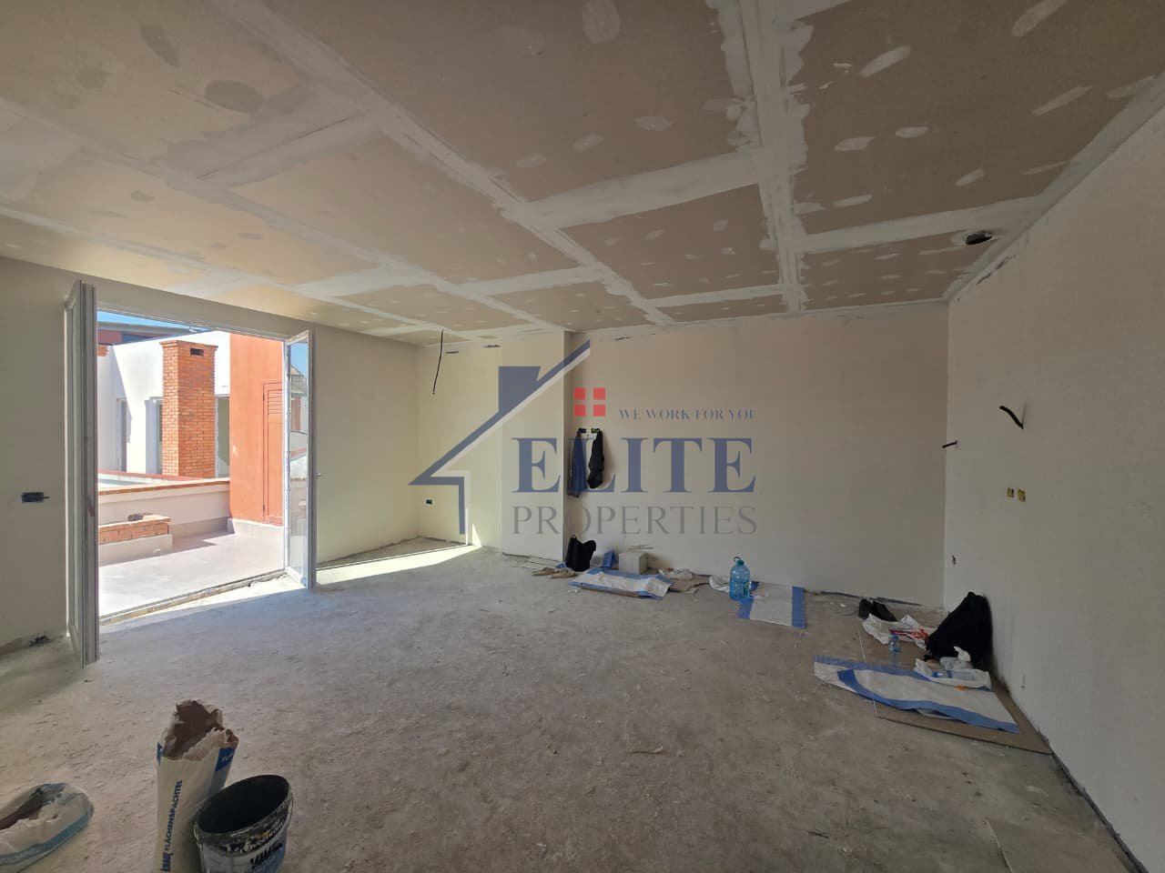 Yzberisht, apartament 2+1 në shitje – pranë Bar Unik