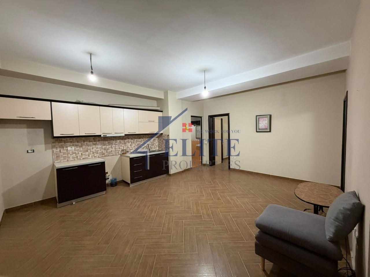 Astir prane bar oslo , jepet me qera apartament 2+1