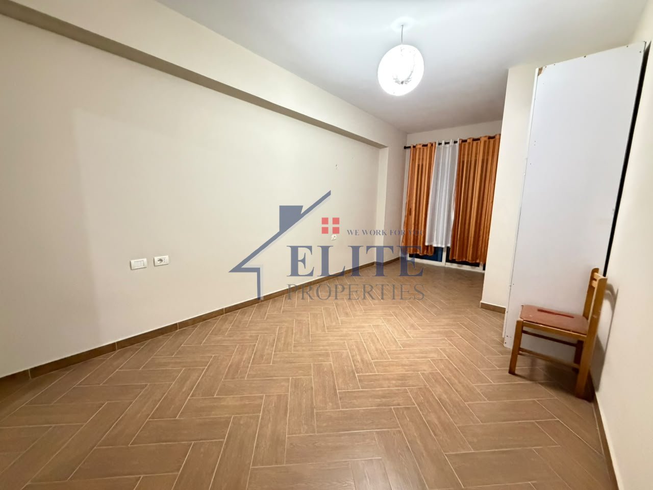 Astir prane bar oslo , jepet me qera apartament 2+1