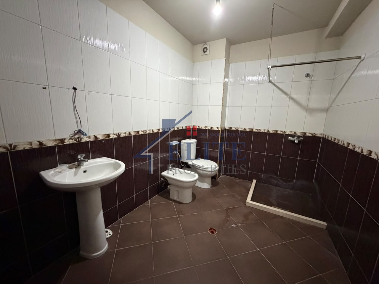Astir prane bar oslo , jepet me qera apartament 2+1