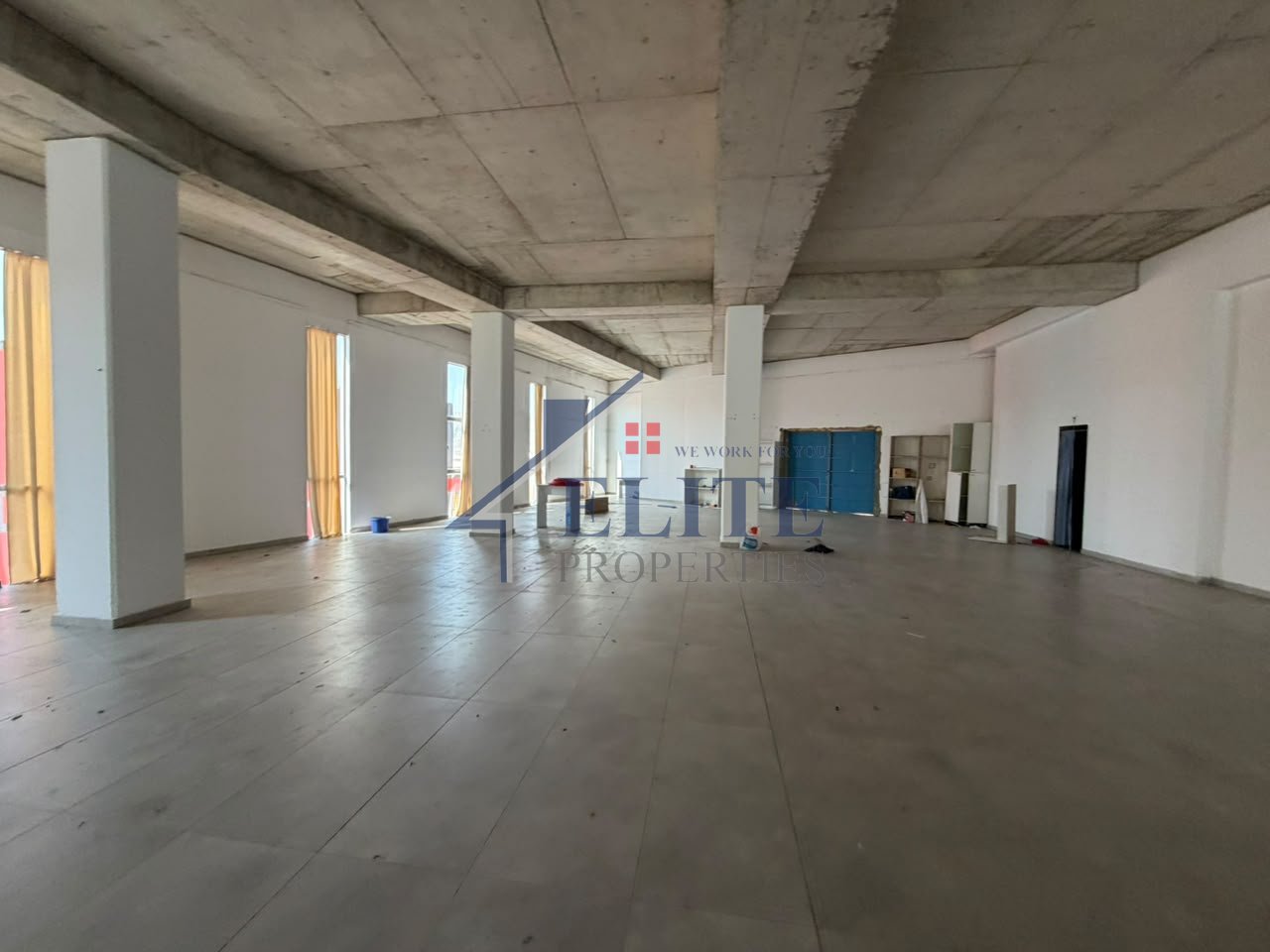 Kombinat, ambient biznesi/magazinë me qira