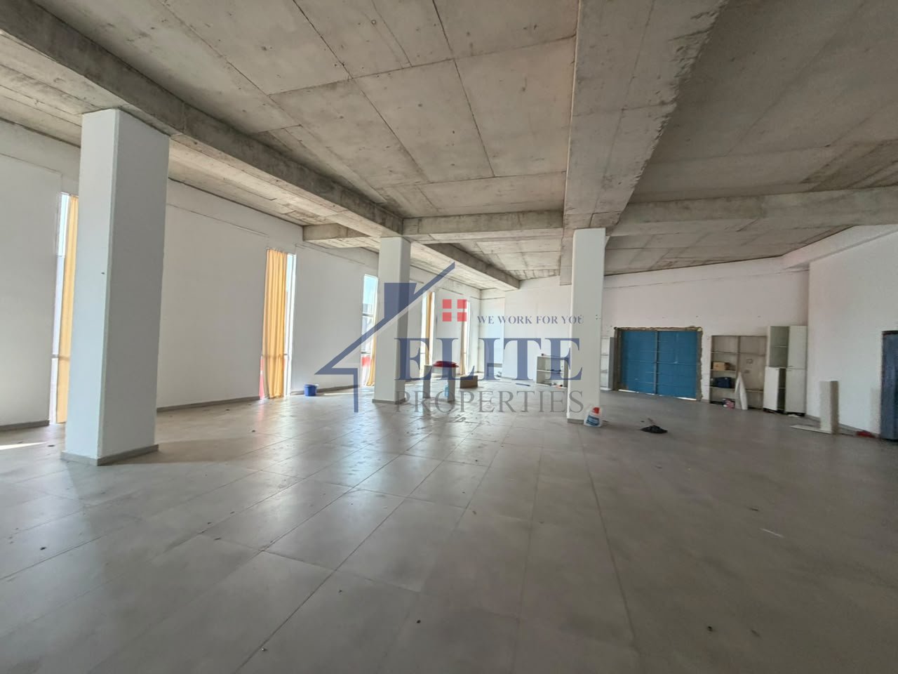 Kombinat, ambient biznesi/magazinë me qira