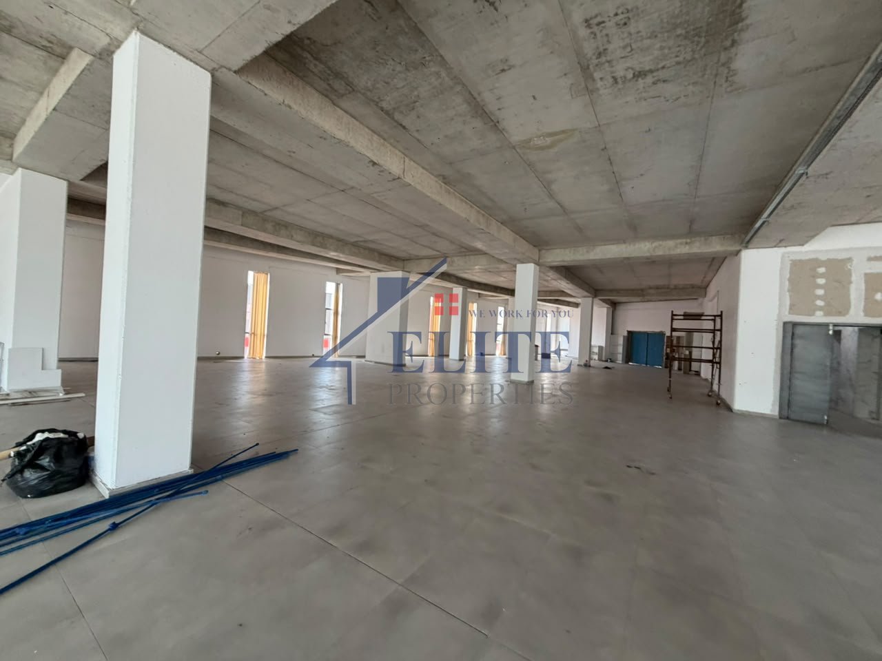 Kombinat, ambient biznesi/magazinë me qira