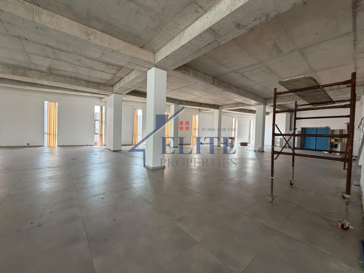 Kombinat, ambient biznesi/magazinë me qira