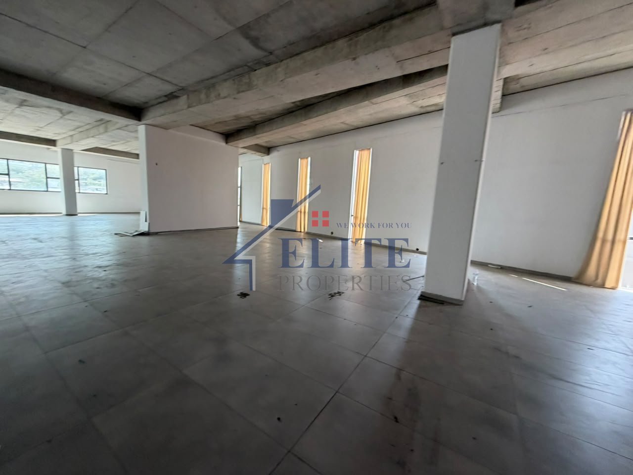Kombinat, ambient biznesi/magazinë me qira