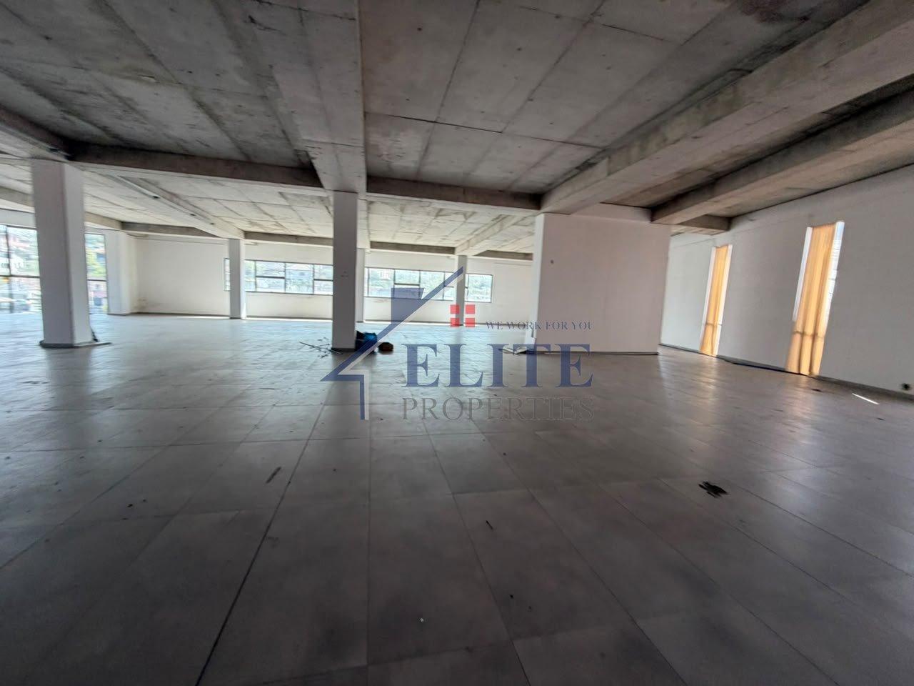 Kombinat, ambient biznesi/magazinë me qira