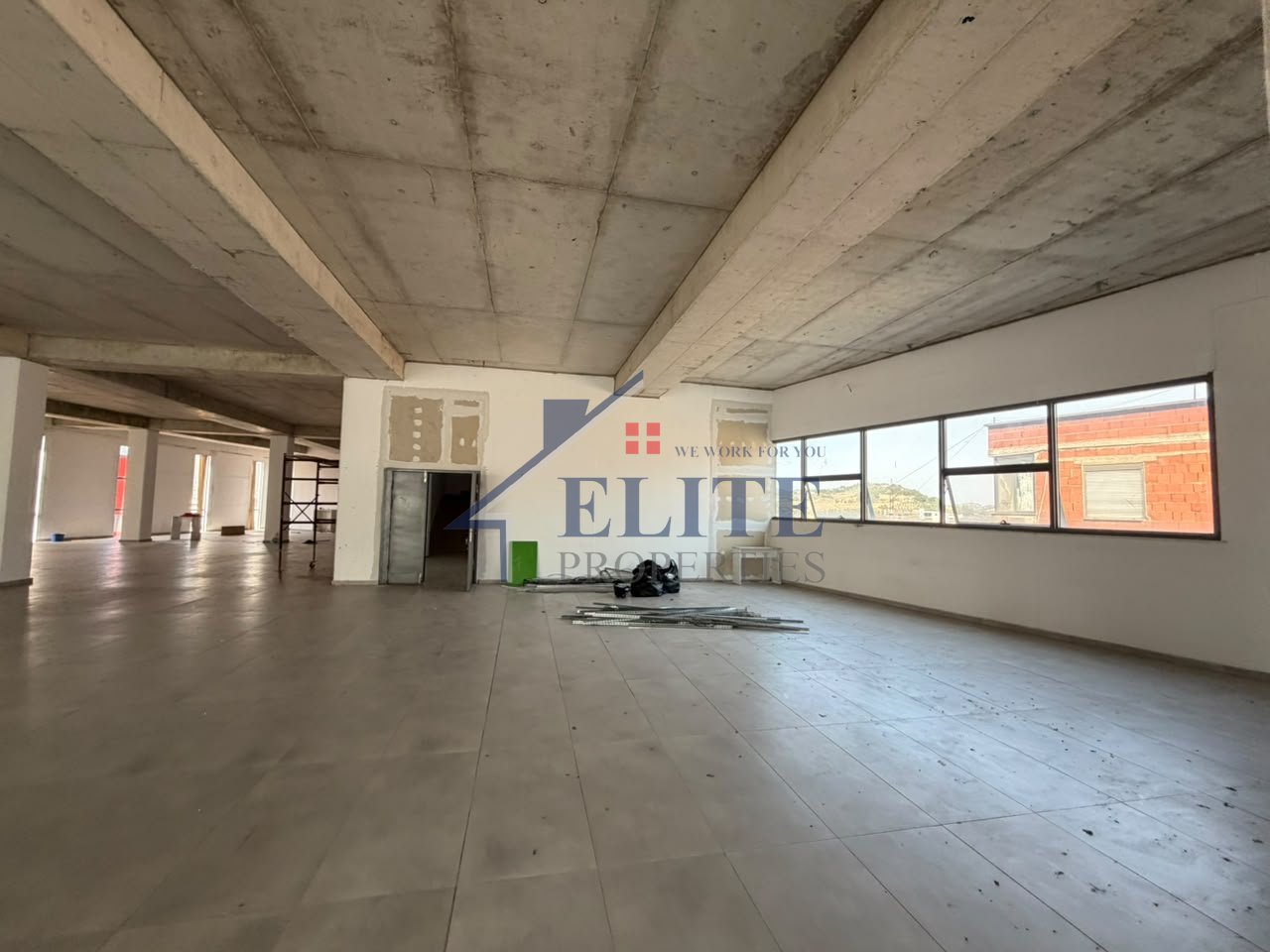 Kombinat, ambient biznesi/magazinë me qira