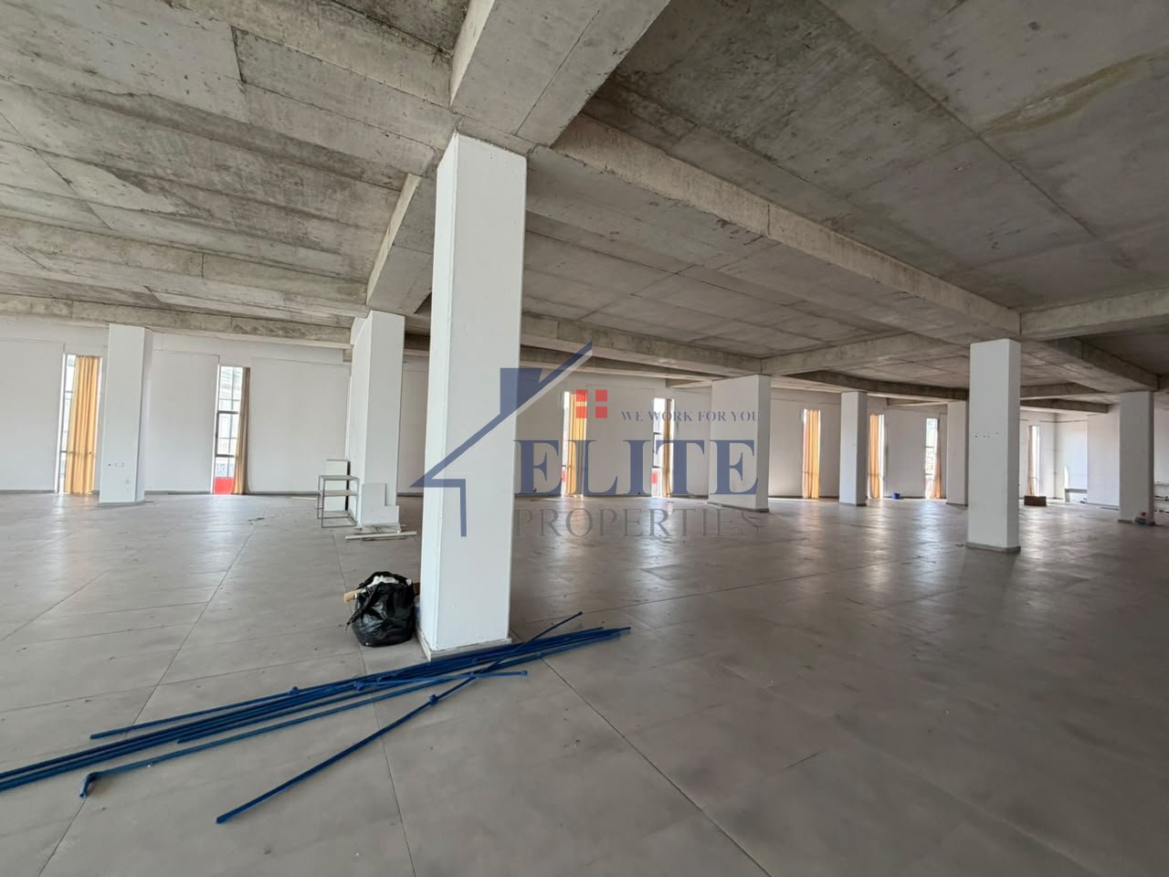 Kombinat, ambient biznesi/magazinë me qira