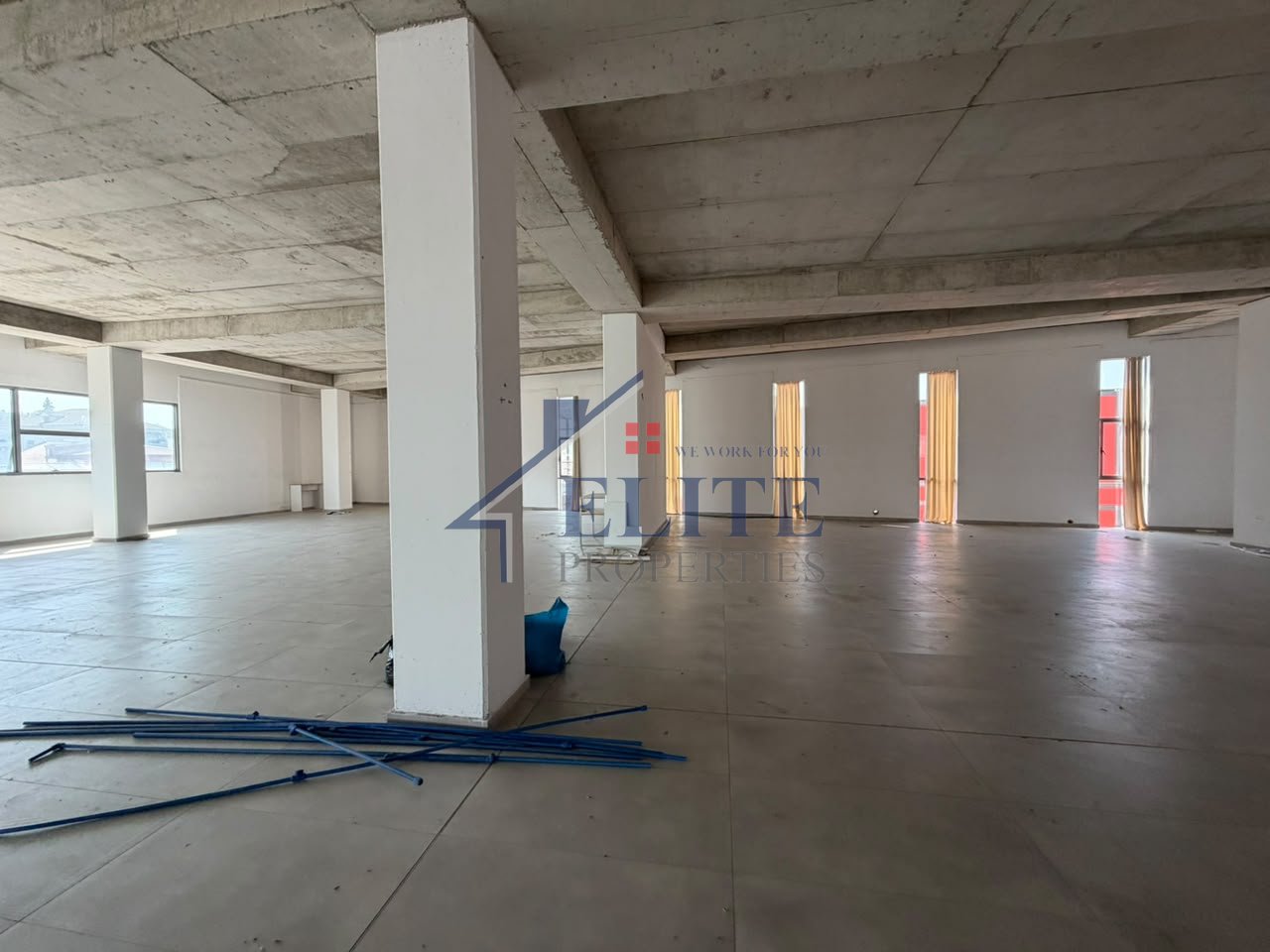 Kombinat, ambient biznesi/magazinë me qira