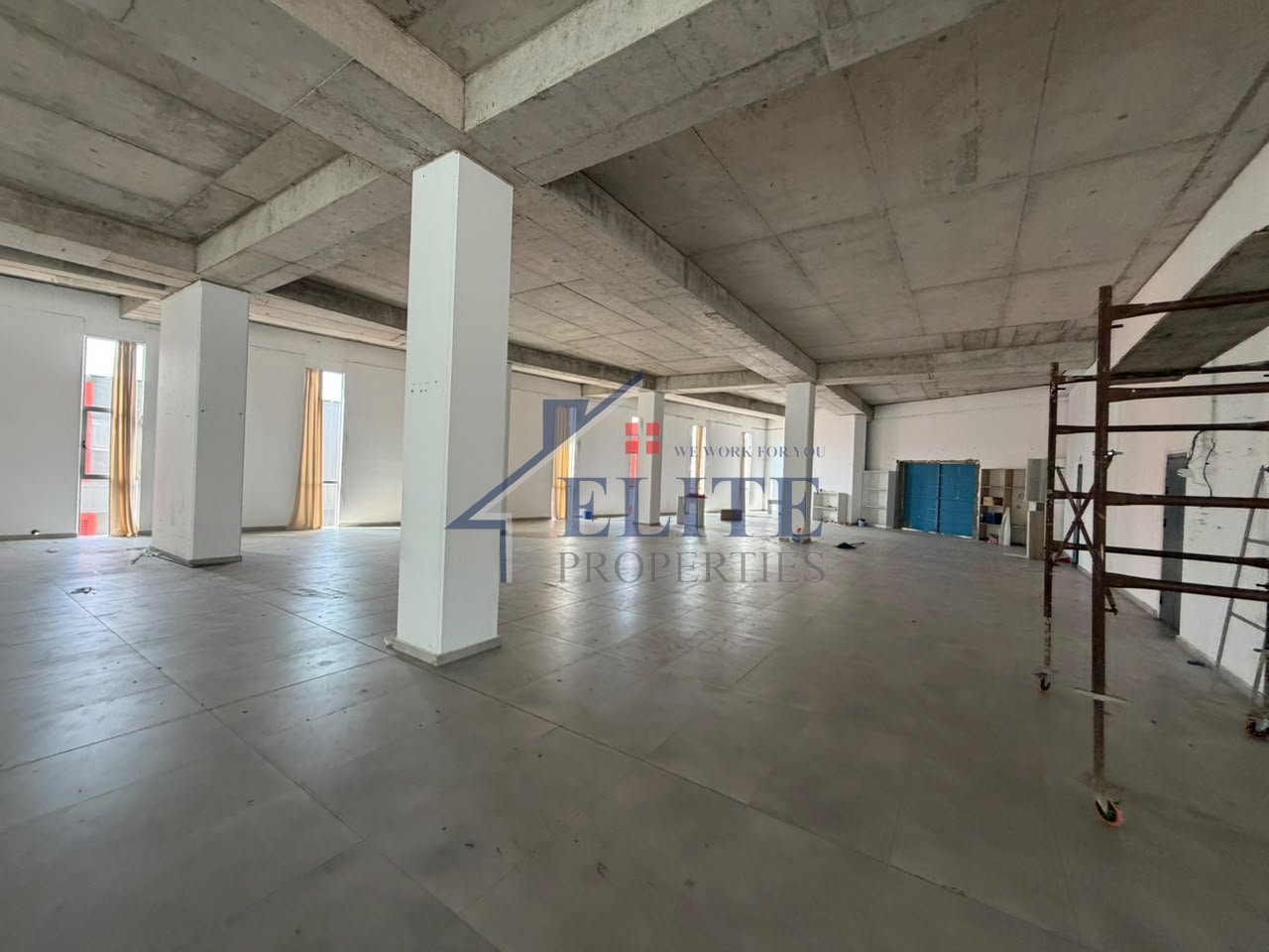 Kombinat, ambient biznesi/magazinë me qira