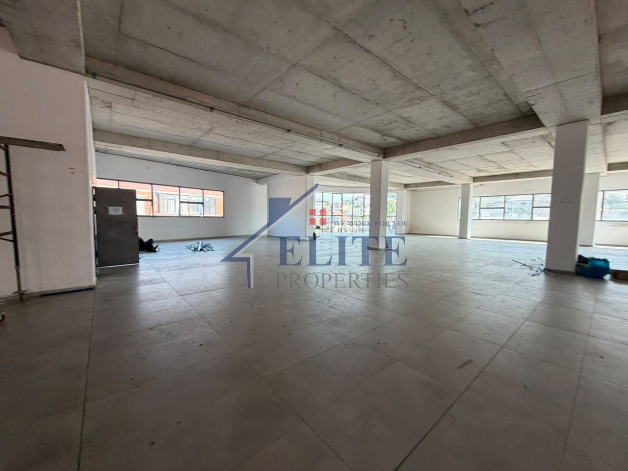 Kombinat, ambient biznesi/magazinë me qira