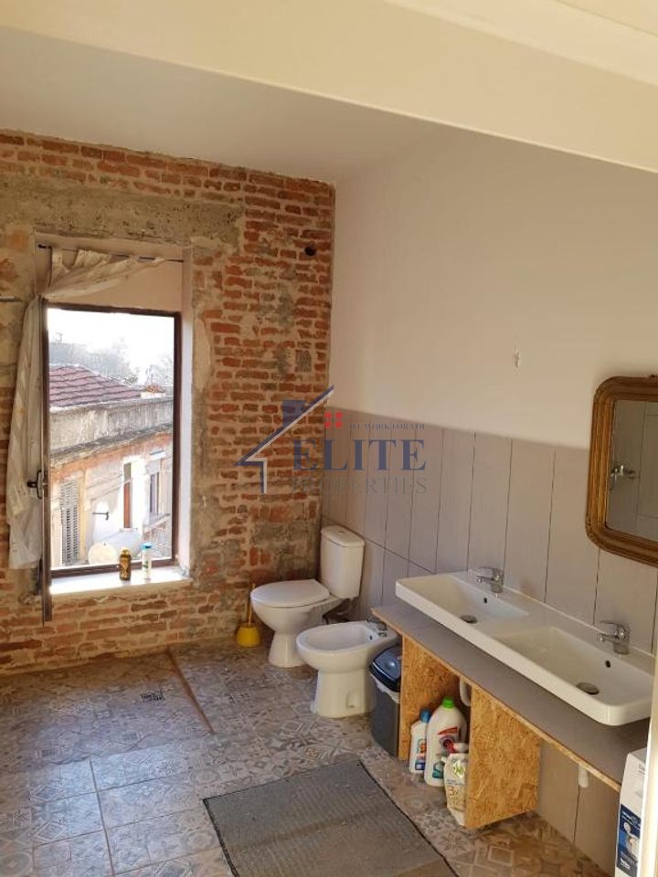 Inizio di Via Kavaja, Duplex 1+1 in affitto