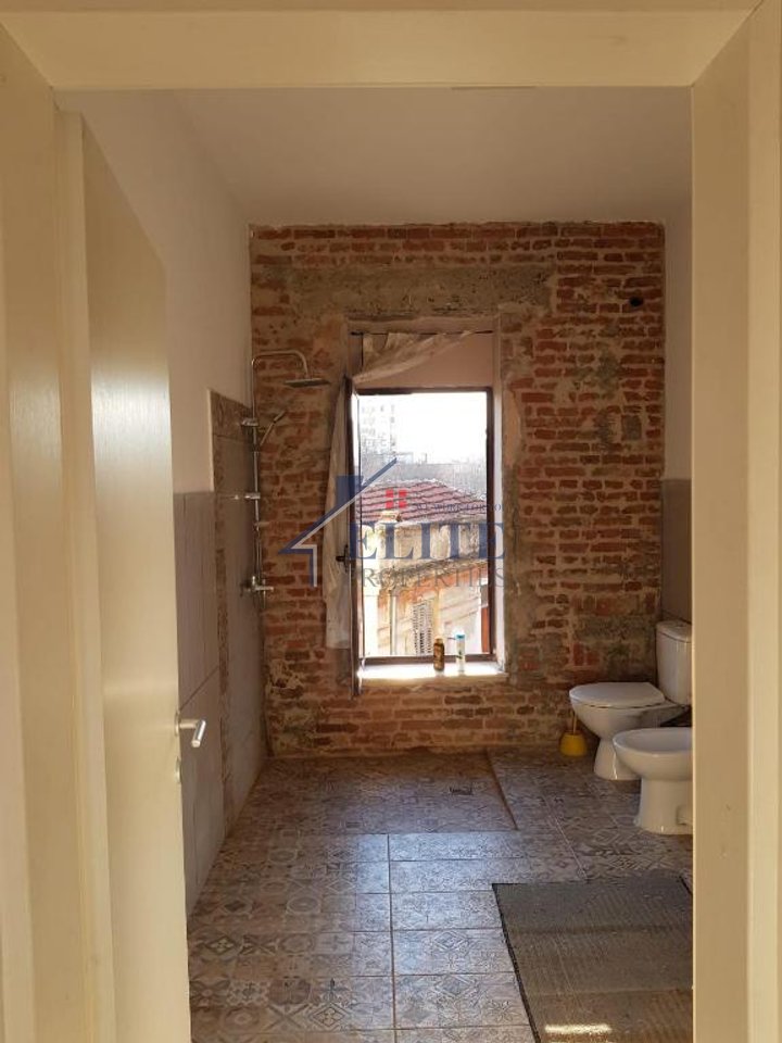 Inizio di Via Kavaja, Duplex 1+1 in affitto