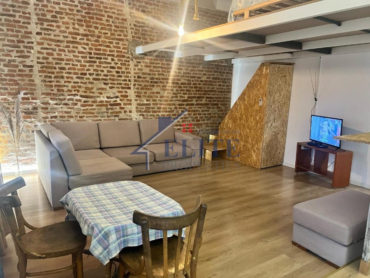 Inizio di Via Kavaja, Duplex 1+1 in affitto