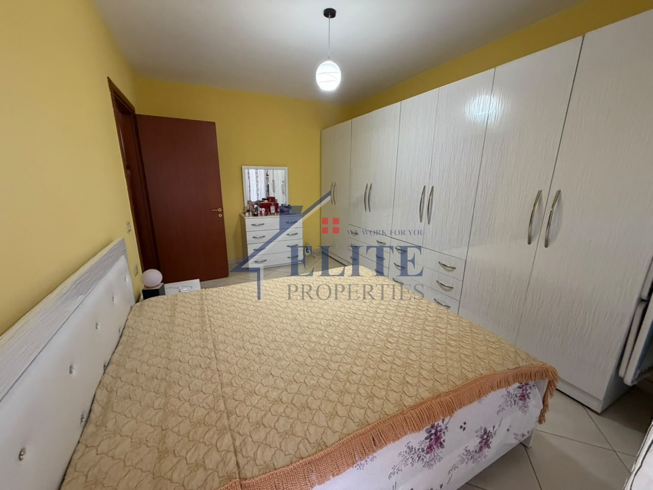 Komuna e Parisit, pranë Qendrës Kristal apartament 2+1 ne shitje