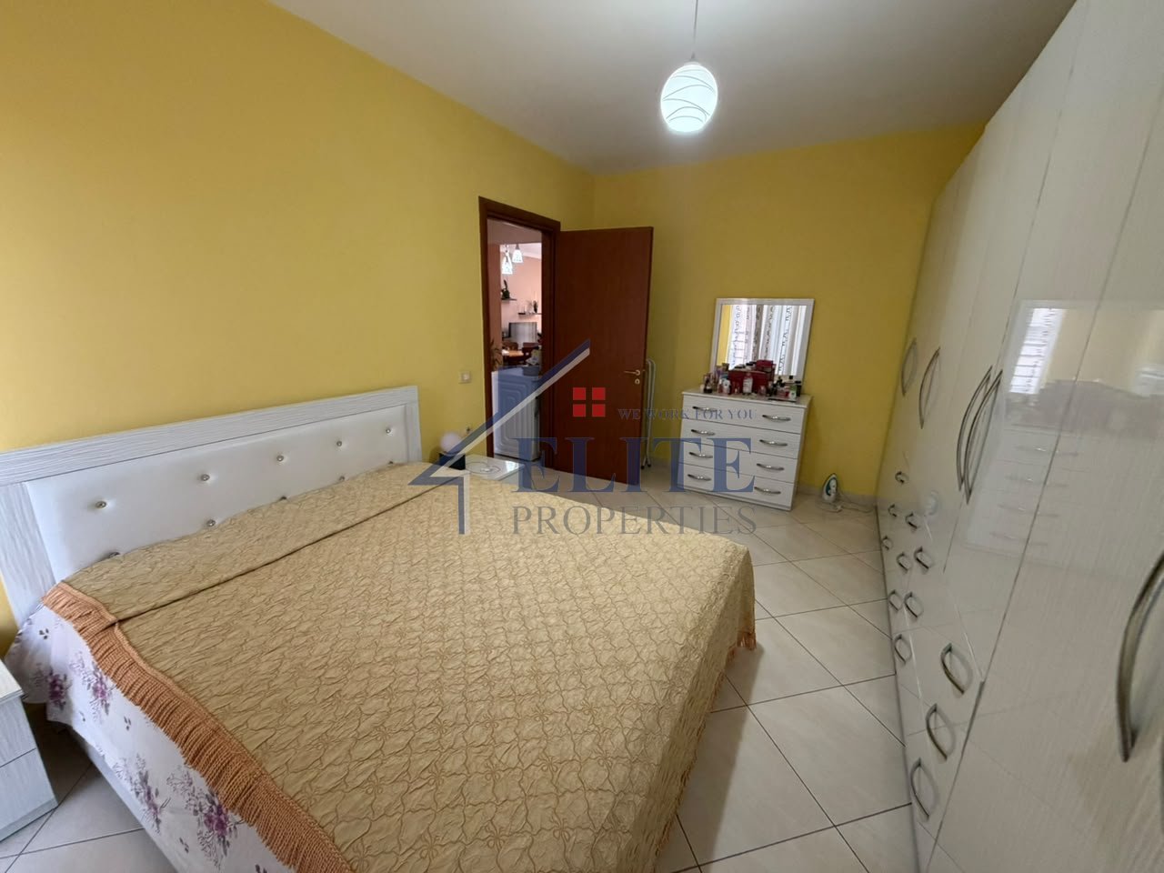 Komuna e Parisit, pranë Qendrës Kristal apartament 2+1 ne shitje