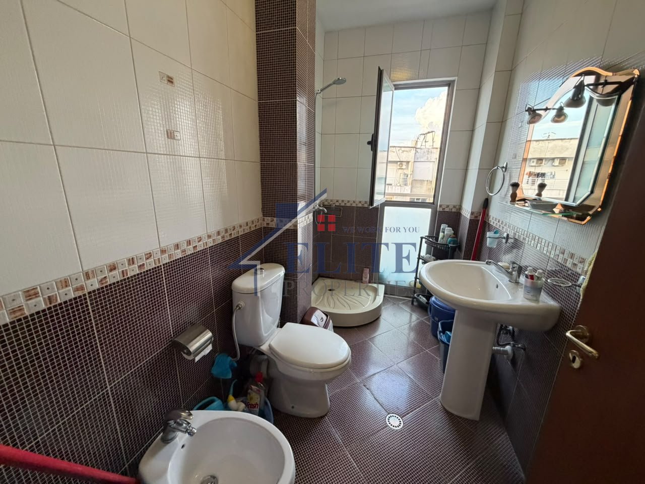 Komuna e Parisit, pranë Qendrës Kristal apartament 2+1 ne shitje