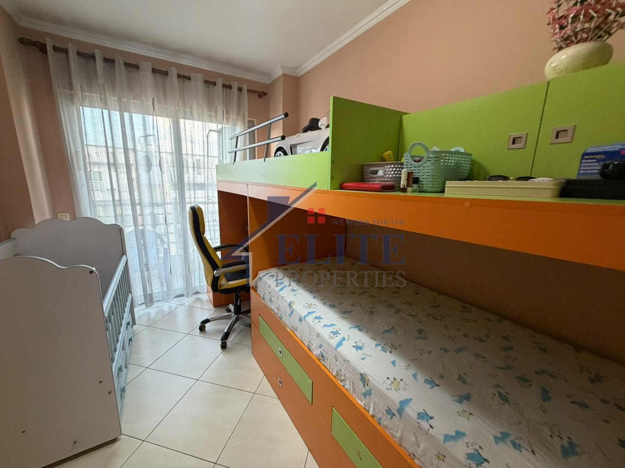Komuna e Parisit, pranë Qendrës Kristal apartament 2+1 ne shitje