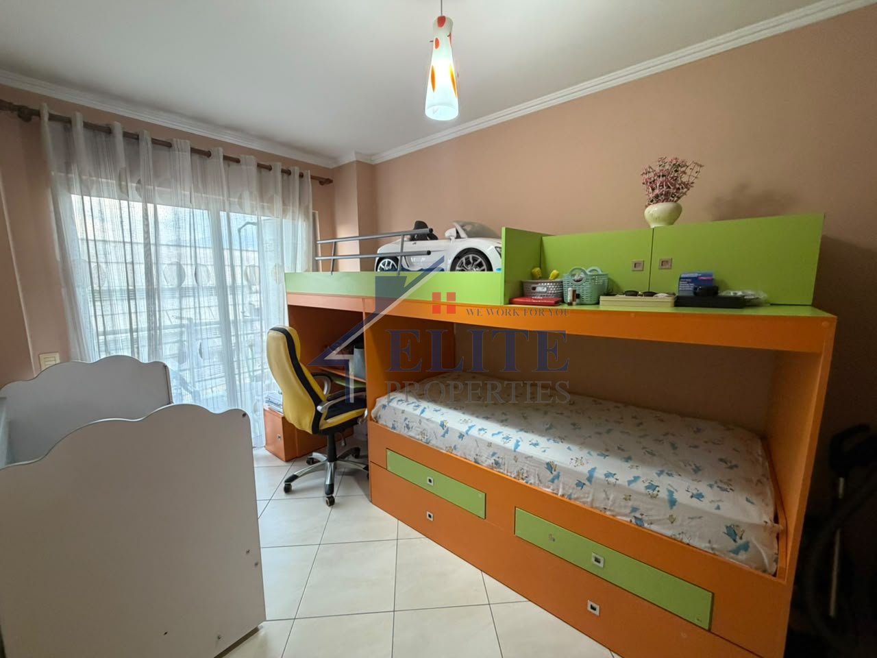 Komuna e Parisit, pranë Qendrës Kristal apartament 2+1 ne shitje