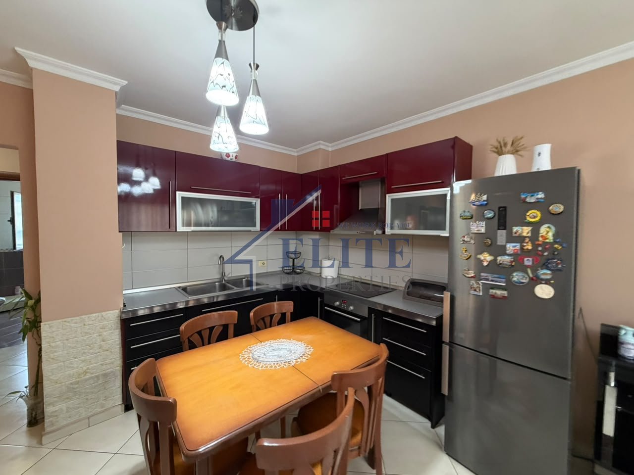 Komuna e Parisit, pranë Qendrës Kristal apartament 2+1 ne shitje