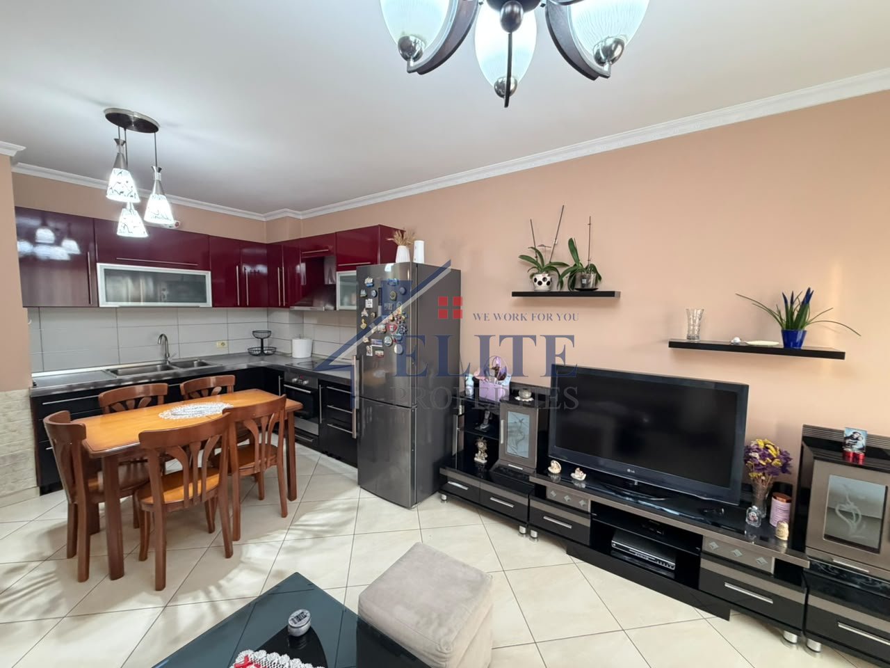 Komuna e Parisit, pranë Qendrës Kristal apartament 2+1 ne shitje