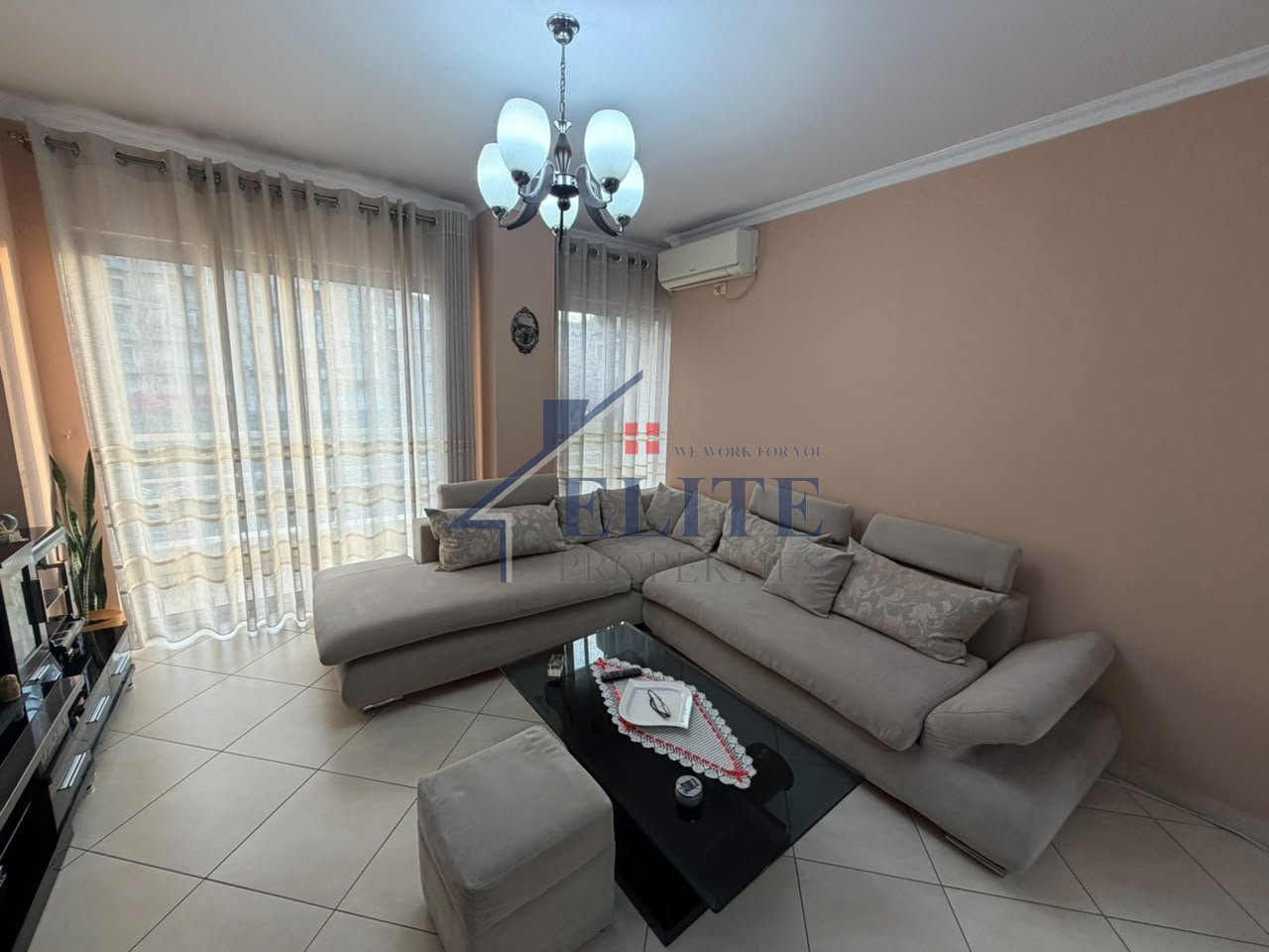 Komuna e Parisit, pranë Qendrës Kristal apartament 2+1 ne shitje