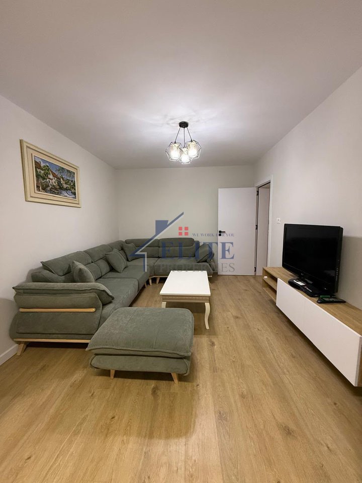 Rruga e Dibrës, apartament 2+1 me qera - prane Medresesë