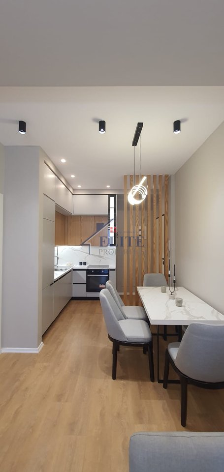 Tirana Garden Building, apartament 1+1 me qira