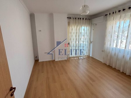 FRESK, RRUGA E DAJTIT– shitet apartament 2+1