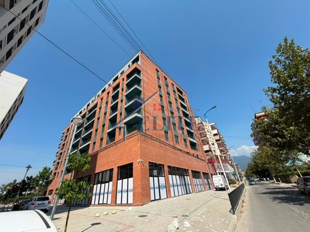Paskuqan , prane unazes se re ,shitet apartament 2+1