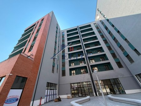 Paskuqan , prane unazes se re ,shitet apartament 2+1