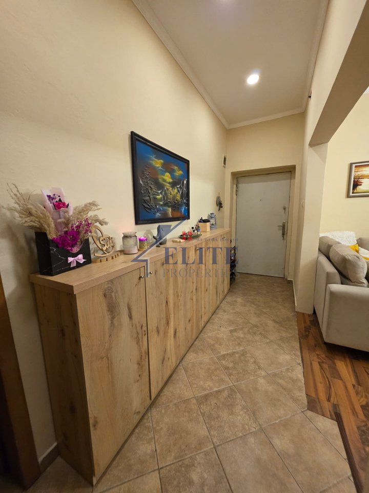 Pallatet Shallvare, apartament 2+1 në shitje