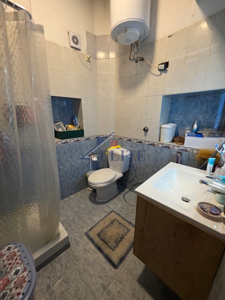 Pallatet Shallvare, apartament 2+1 në shitje