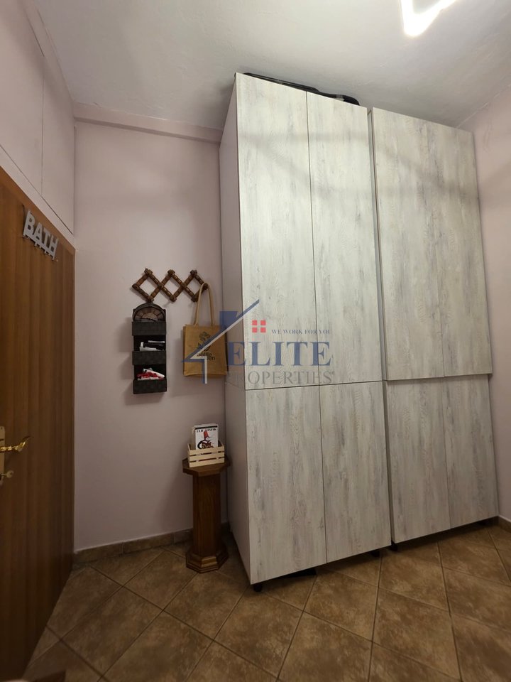 Pallatet Shallvare, apartament 2+1 në shitje