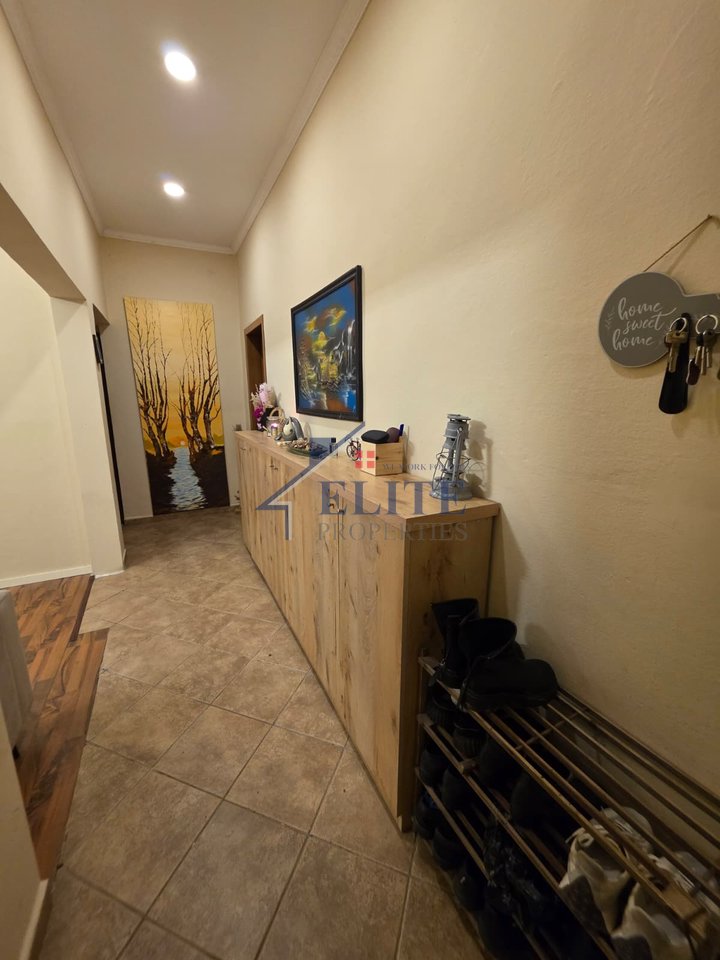 Pallatet Shallvare, apartament 2+1 në shitje