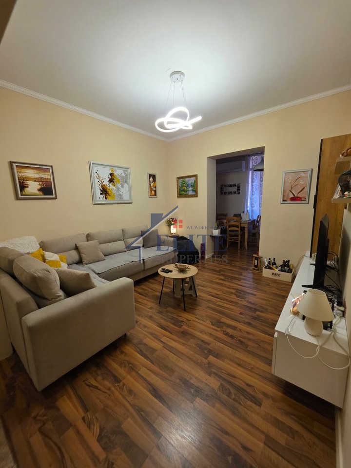 Pallatet Shallvare, apartament 2+1 në shitje
