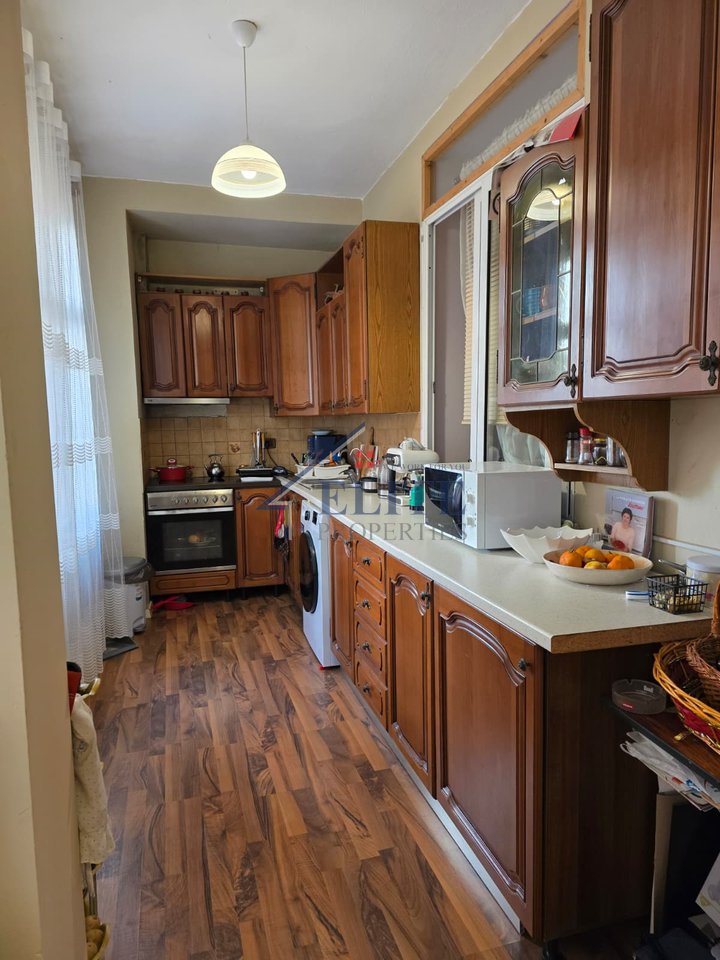 Pallatet Shallvare, apartament 2+1 në shitje