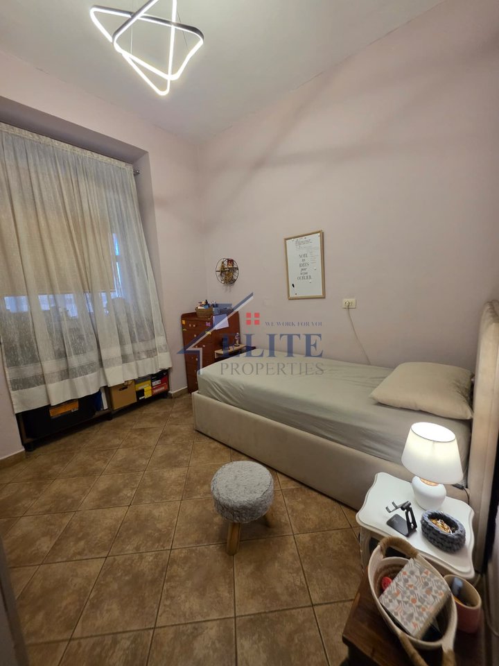 Pallatet Shallvare, apartament 2+1 në shitje